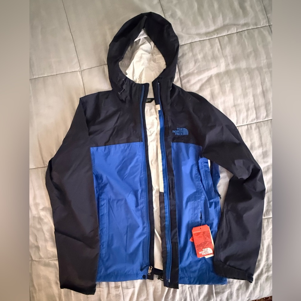 The North Face Men's Navy and Royal Blue DryVENT Raincoat NWT